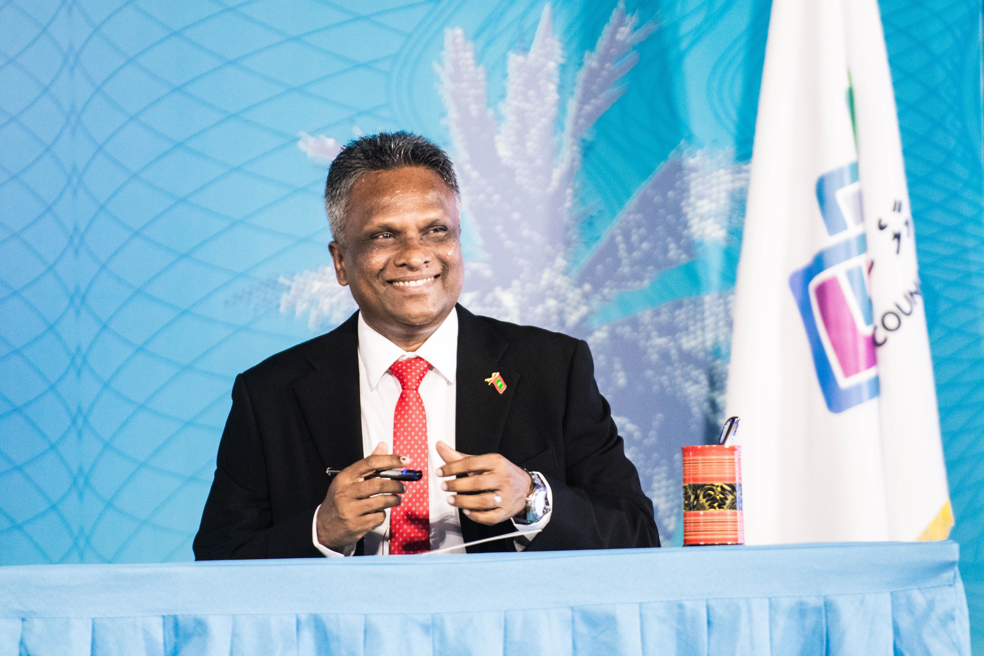 ރައީސް މޭޔަރުކަމުގައި ހުންނެވިއިރު  ބޭއްވި ބައްދަލުވުންތަކުގެ ހަރަދަށް ވުރެ މިހާރު ހަރަދު ކުޑަ: އާޒިމް