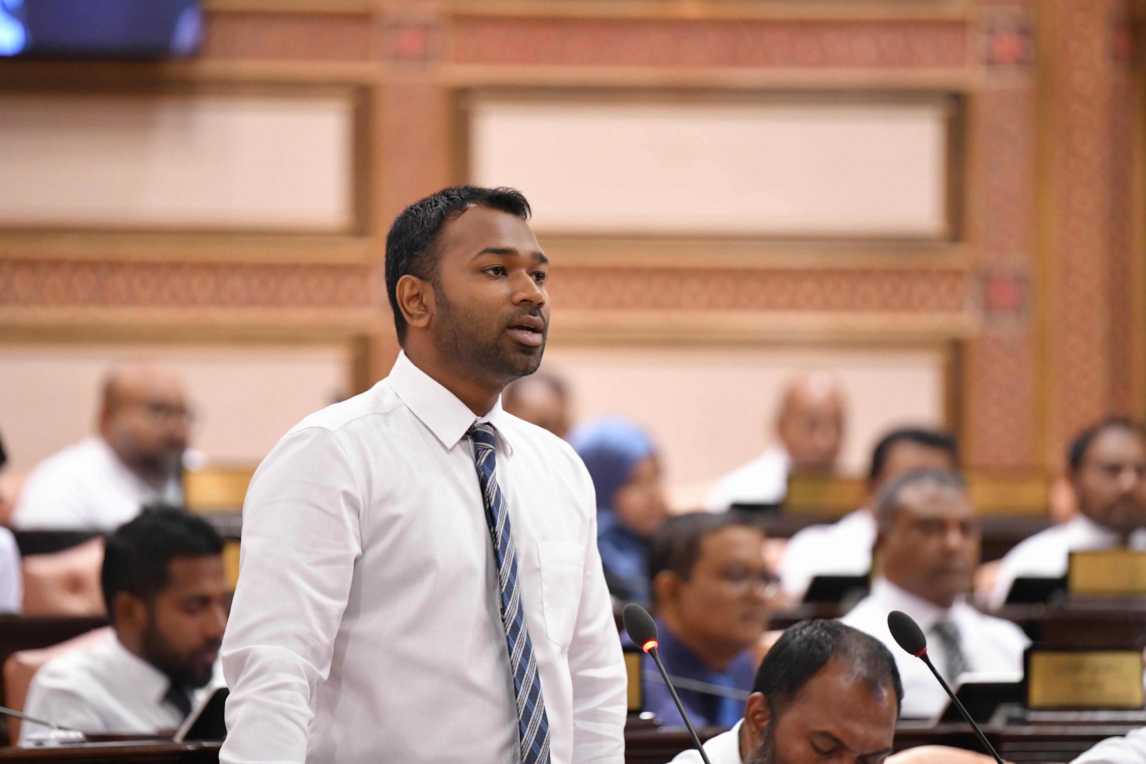 އެއްވެ އުޅެން ހުއްދަ ހޯދަން ޖެހޭ މާއްދާ އުވާލަަން ހުށަހެޅި ބިލު މަޖިލީހުން ބޭރުކޮށްލައިފި