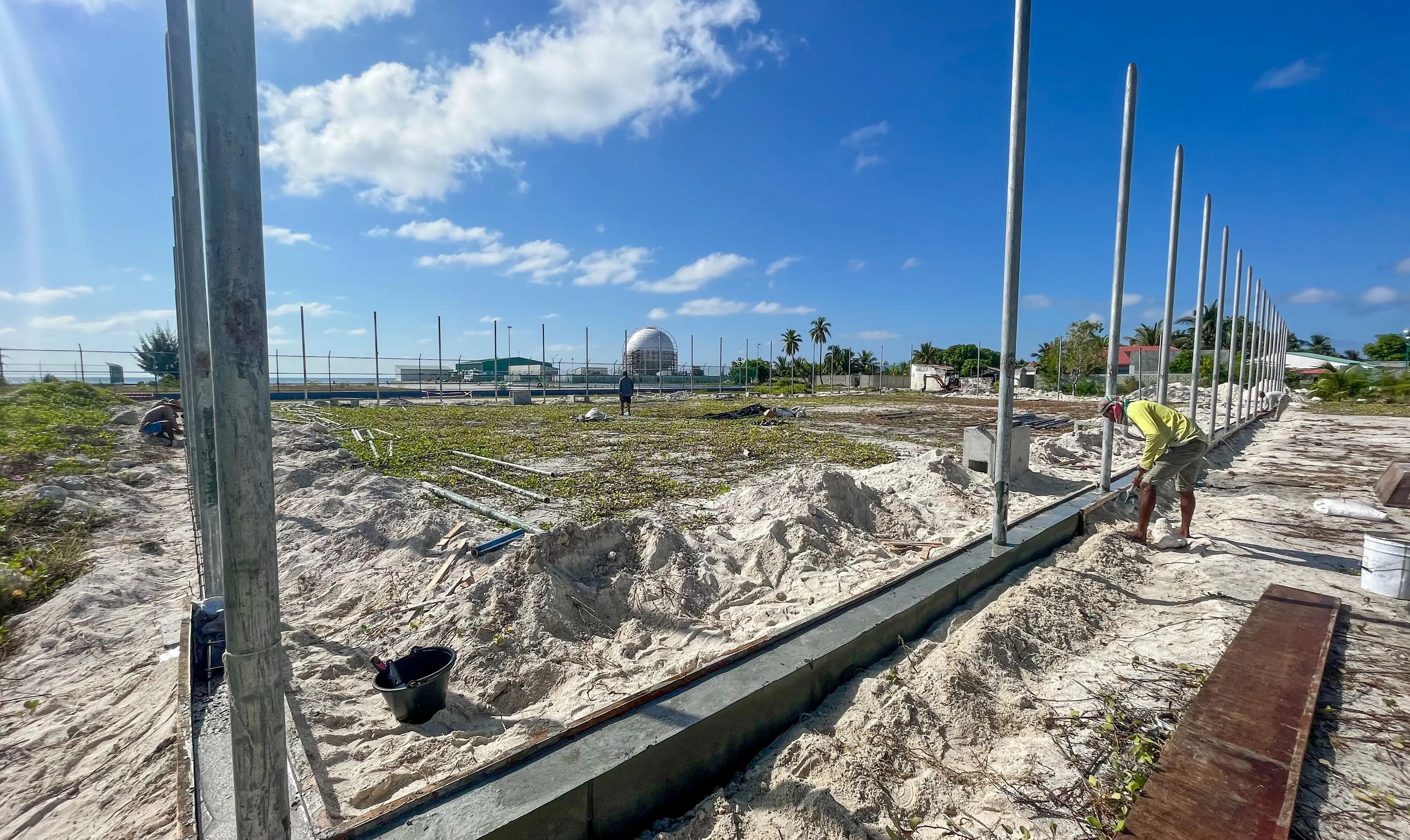 ތިނަދޫގައި ފުޓްސަލް ދަނޑެއް ހެދި ބަޔަކަށް އަގުގެ އިތުރަށް 34،000 ރުފިޔާ ދިން