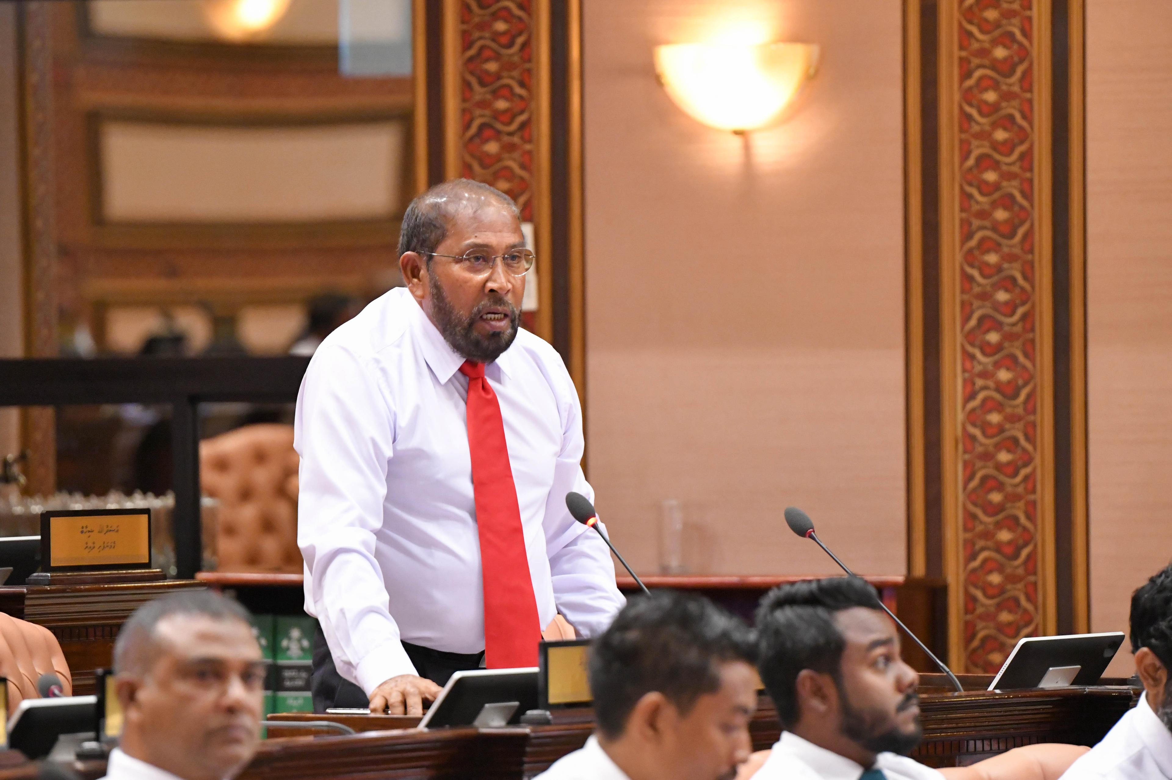 ދެ އިންތިޚާބު އެއްދުވަހެއްގައި ބޭއްވުމަކީ ސިޔާސީ ހަމަޖެހުމަށް ކޮންމެހެން ކުރަންޖެހޭ ކަމެއް: ގާސިމް