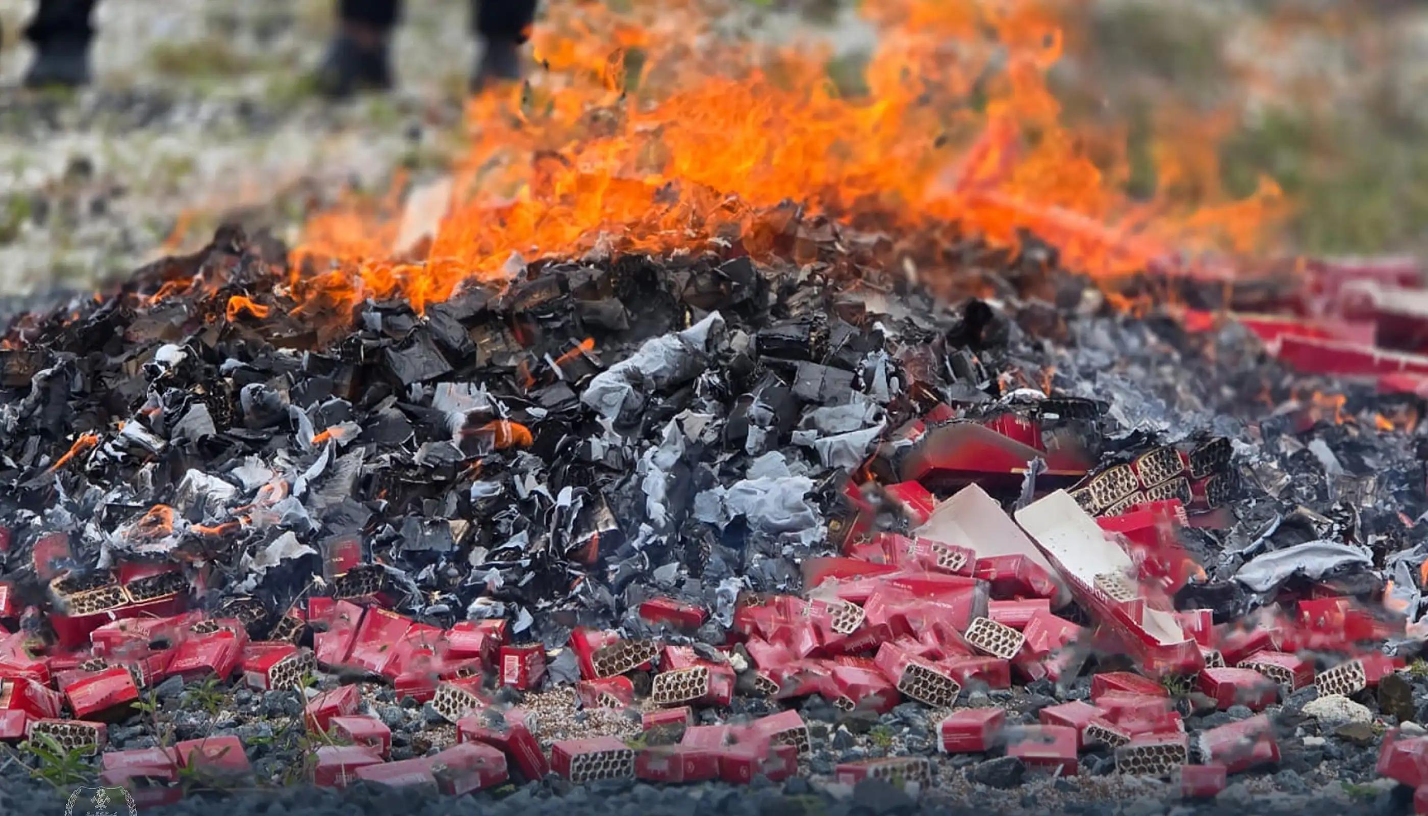 ހިތަދޫ ބަނދަރުން އަތުލައިގަތް 1.8 މިލިއަން ސިނގިރޭޓް ނައްތާލައިފި