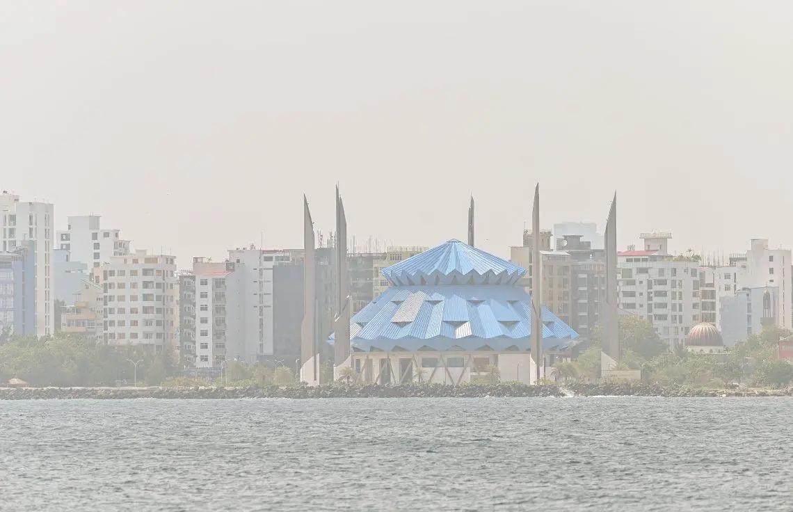 މާލެ ސަރަހައްދަށް ވައި ނުސާފުވެ އޮރެންޖް ސަމާލު ނެރެފި