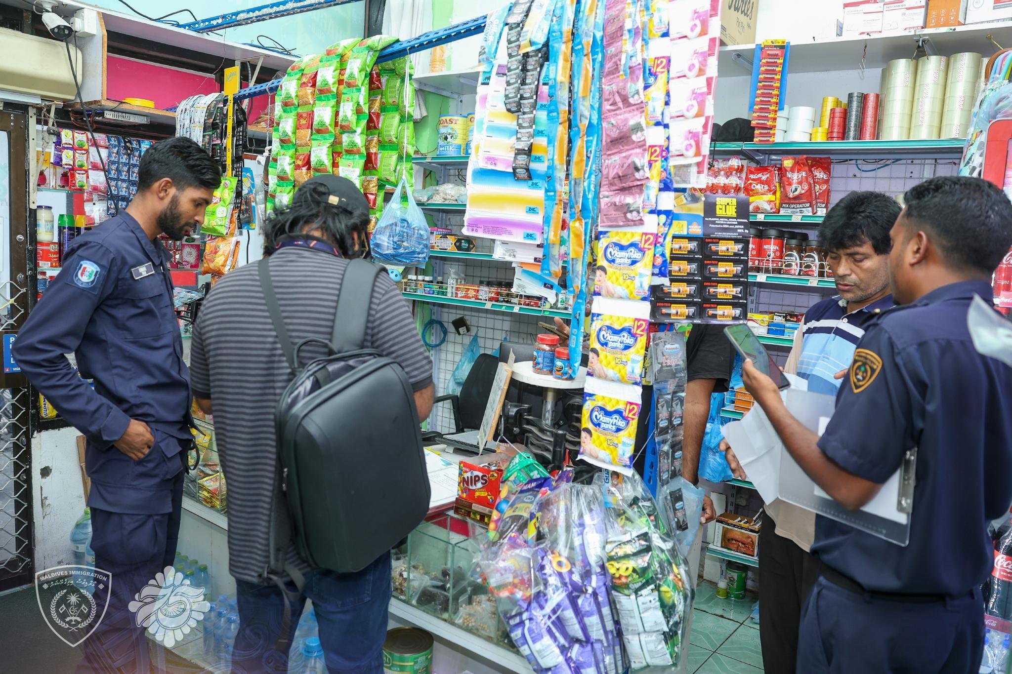 ގަވާއިދާ ހިލާފަށް ބިދޭސީން ވިޔަފާރިކުރާ 66 ތަނެއް ބަންދުކޮށްފި