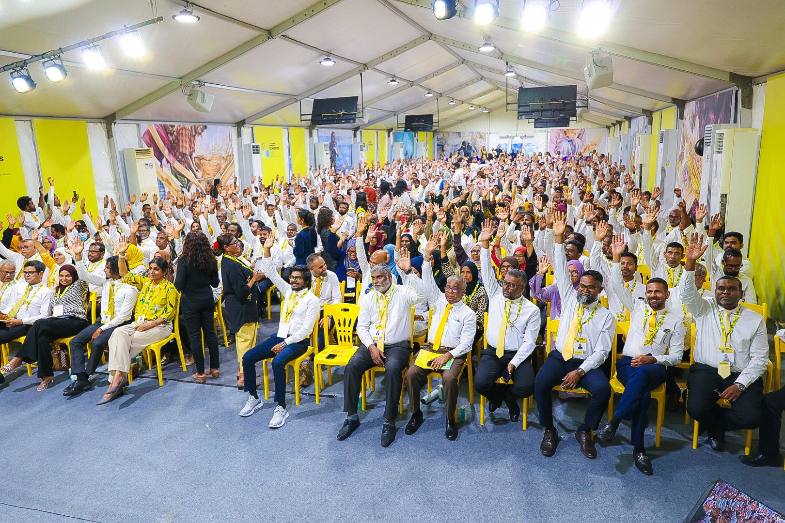 އެމްޑީޕީގެ "ބޮޑު ބަދަލު" ސިޔާސަތު ކޮންގްރެސްގެ ބޮޑު އަޣުލަބިއްޔަތަކުން ފާސްކޮށްފި