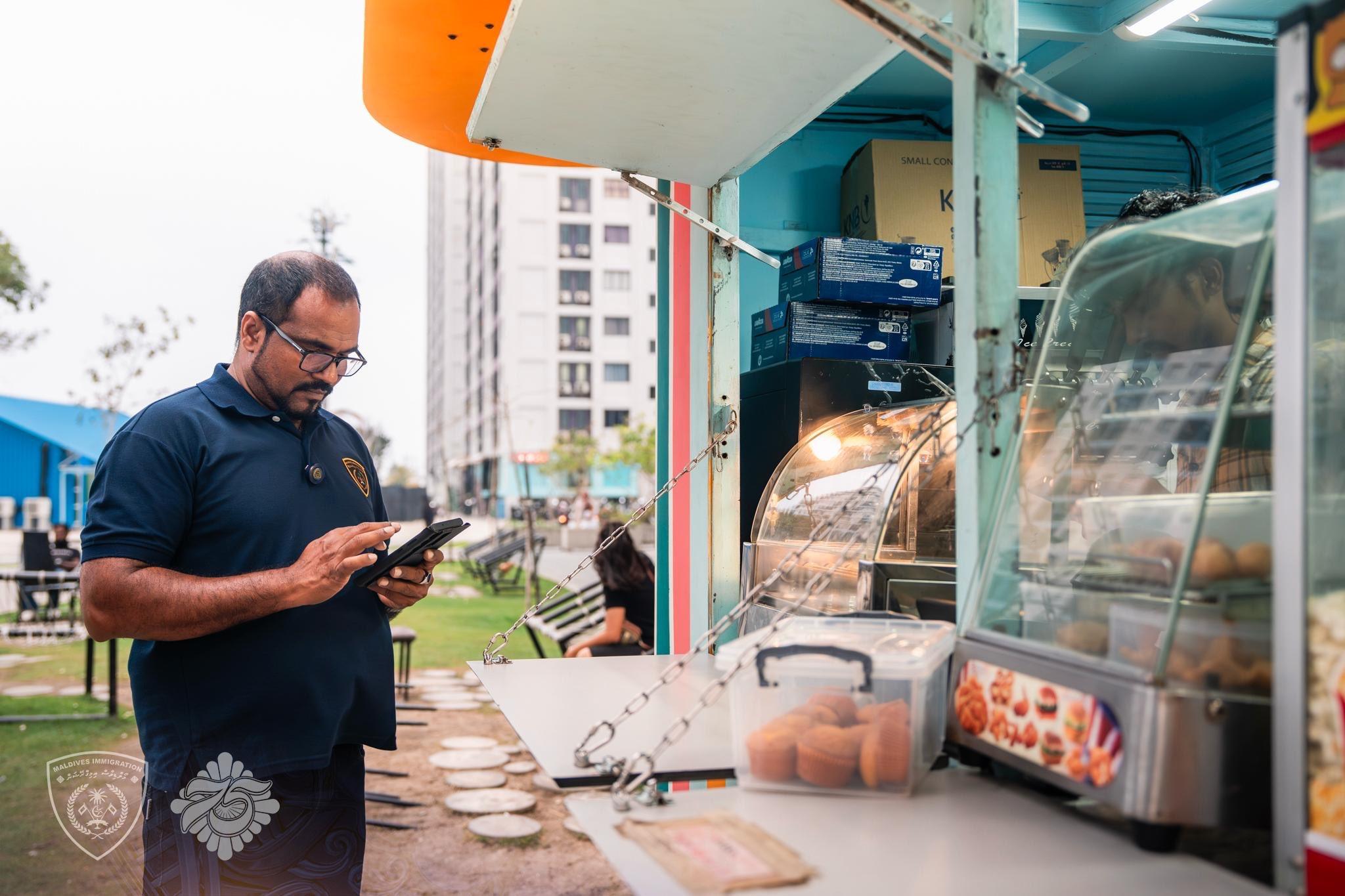 10 ބިދޭސީއަކު އިމިގްރޭޝަންގެ ބެލުމުގެ ދަށަށް ގެންގޮސްފި