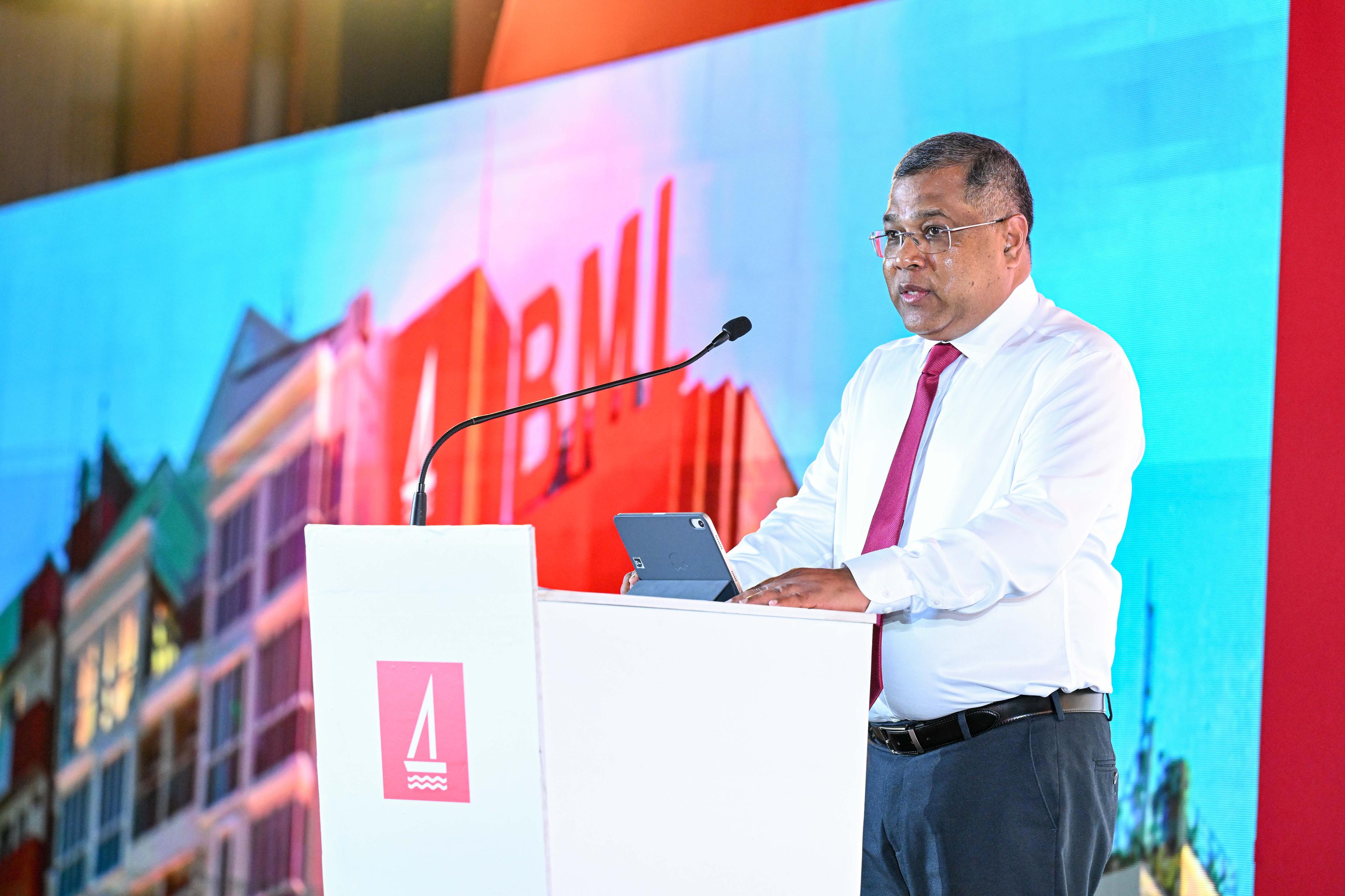 ކަޅު ބާޒާރުން ޑޮލަރު ގަންނަ ވާހަކަ ބޭންކުން ދޮގުކޮށްފި