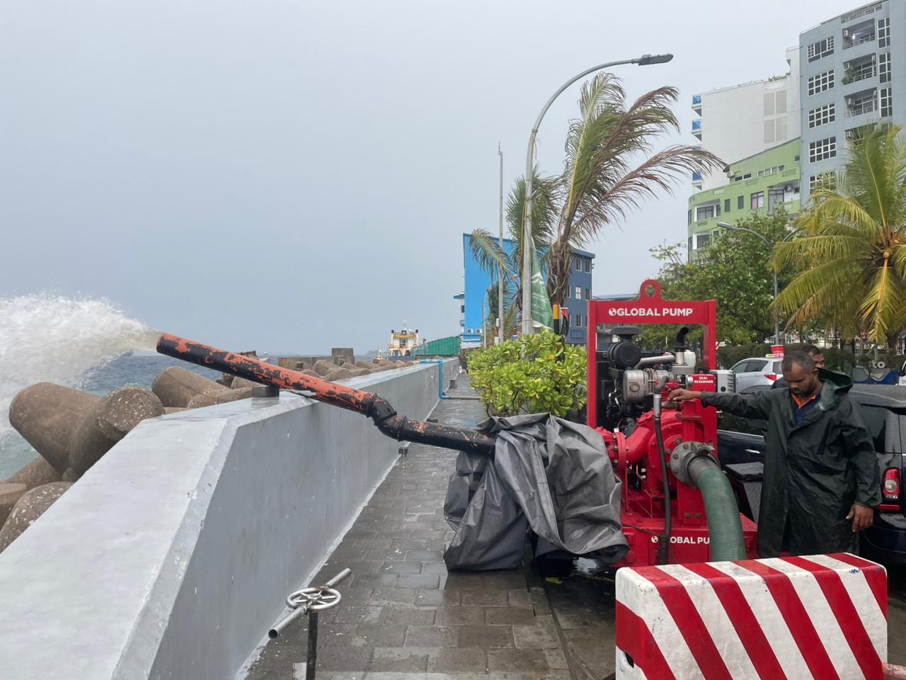 ފެންބޮޑުވެ، މާލޭގެ ފެން ހިންދަން ސިފައިން ނުކުމެއްޖެ