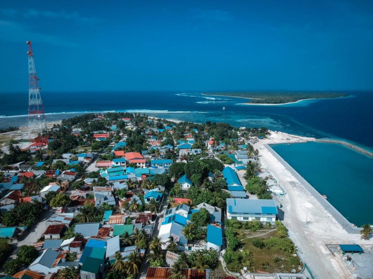 ދަރިވަރަކު އަންހެން ޓީޗަރަކަށް އަނިޔާކުރި މައްސަލައެއް