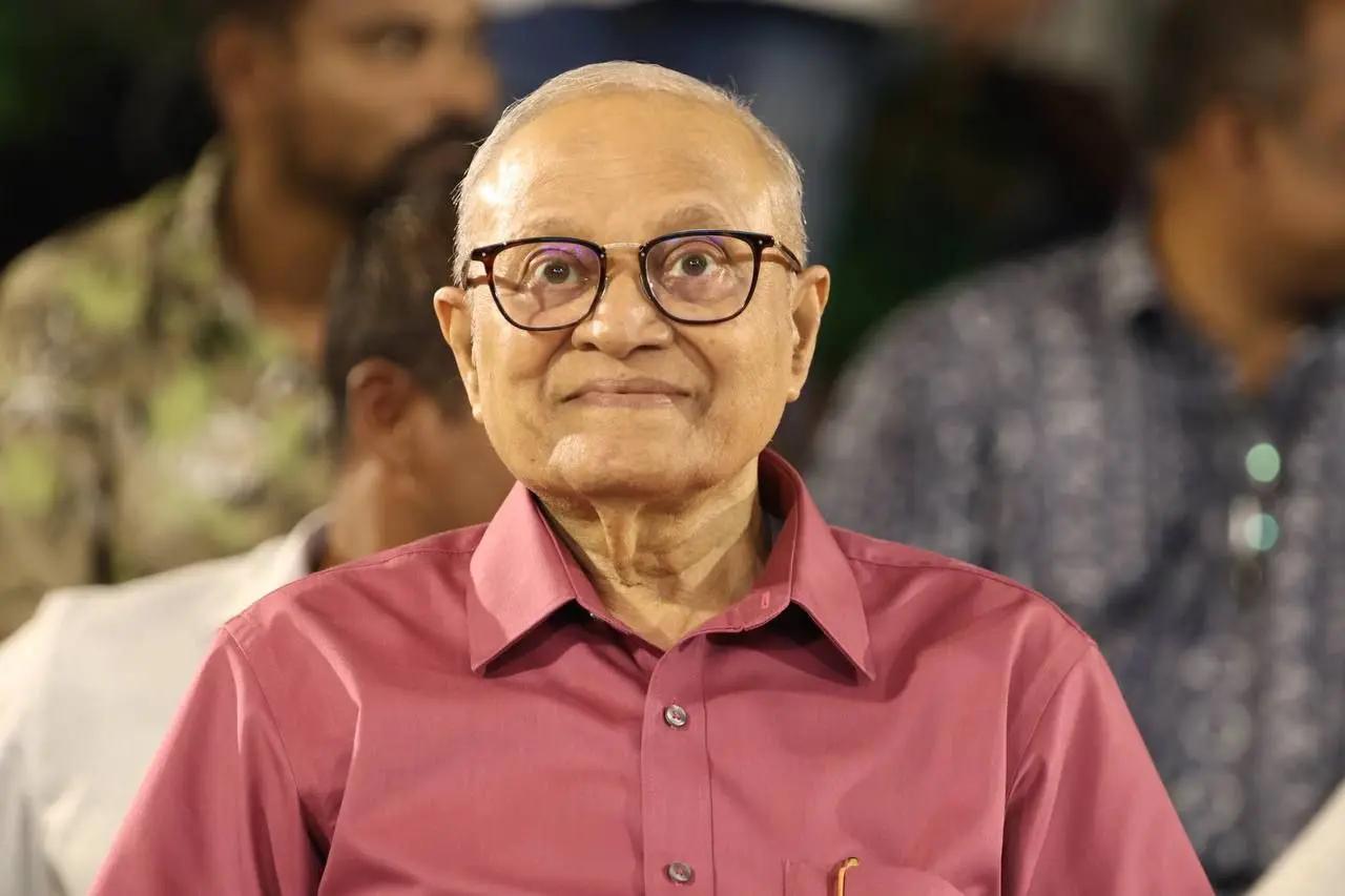 ކުރީގެ ރައީސް މައުމޫން ވެސް ފަރުދީ ޒިންމާ އަދާކުރައްވައި، ވޯޓު ލައްވައިފި