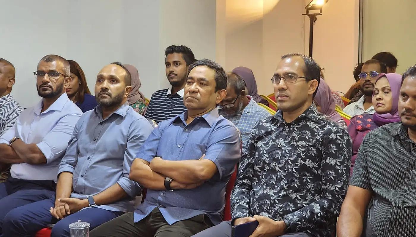 މުޒާހަރާތަކާ ގުޅިގެން އެއްް ލައްކަ ރުފިޔާއިން ޖޫރިމަނާކޮށްފި