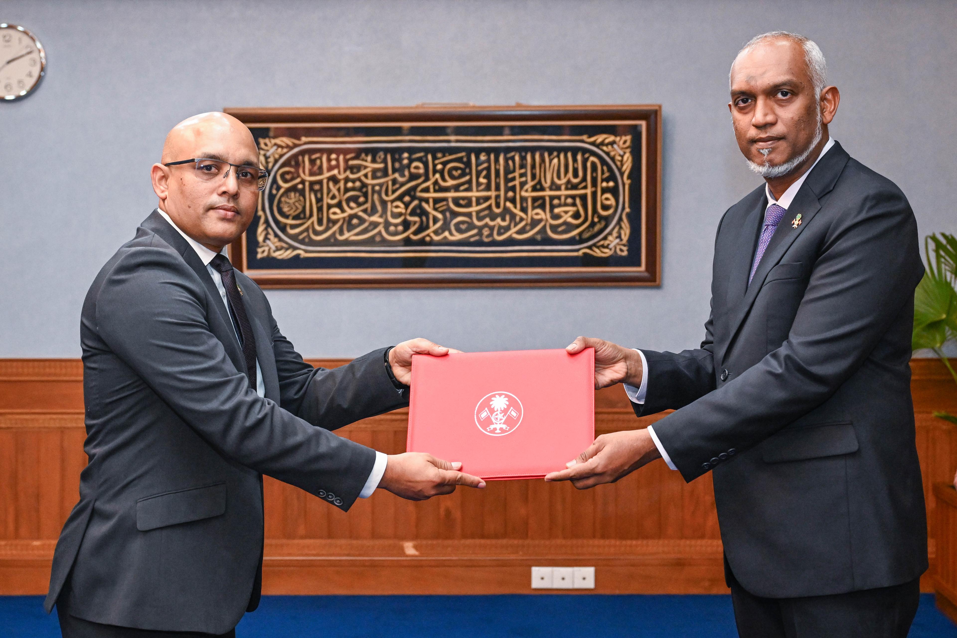 ޓެކްސް ކޮމިޝަނަރަކަށް ހުންނެވި ޒަރީރު ފިނޭންސް މިނިސްޓަރު ކަމަށް