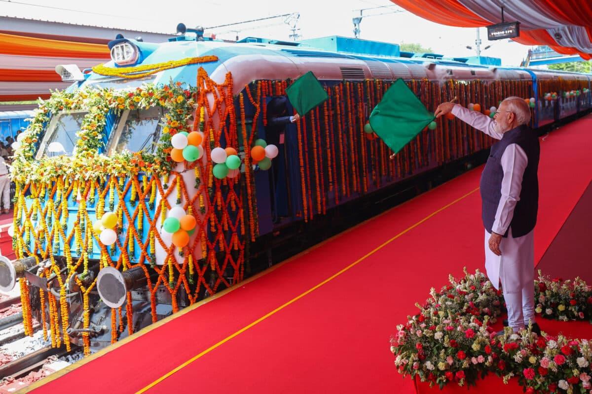 "ސަސްޓެއިނެބަލް" މުޖުތަމައަކަށް، އިންޑިޔާގައި ހައިޑްރޮޖެންގެ ބާރުގައި ދުއްވާ ފުރަތަމަ ރޭލު