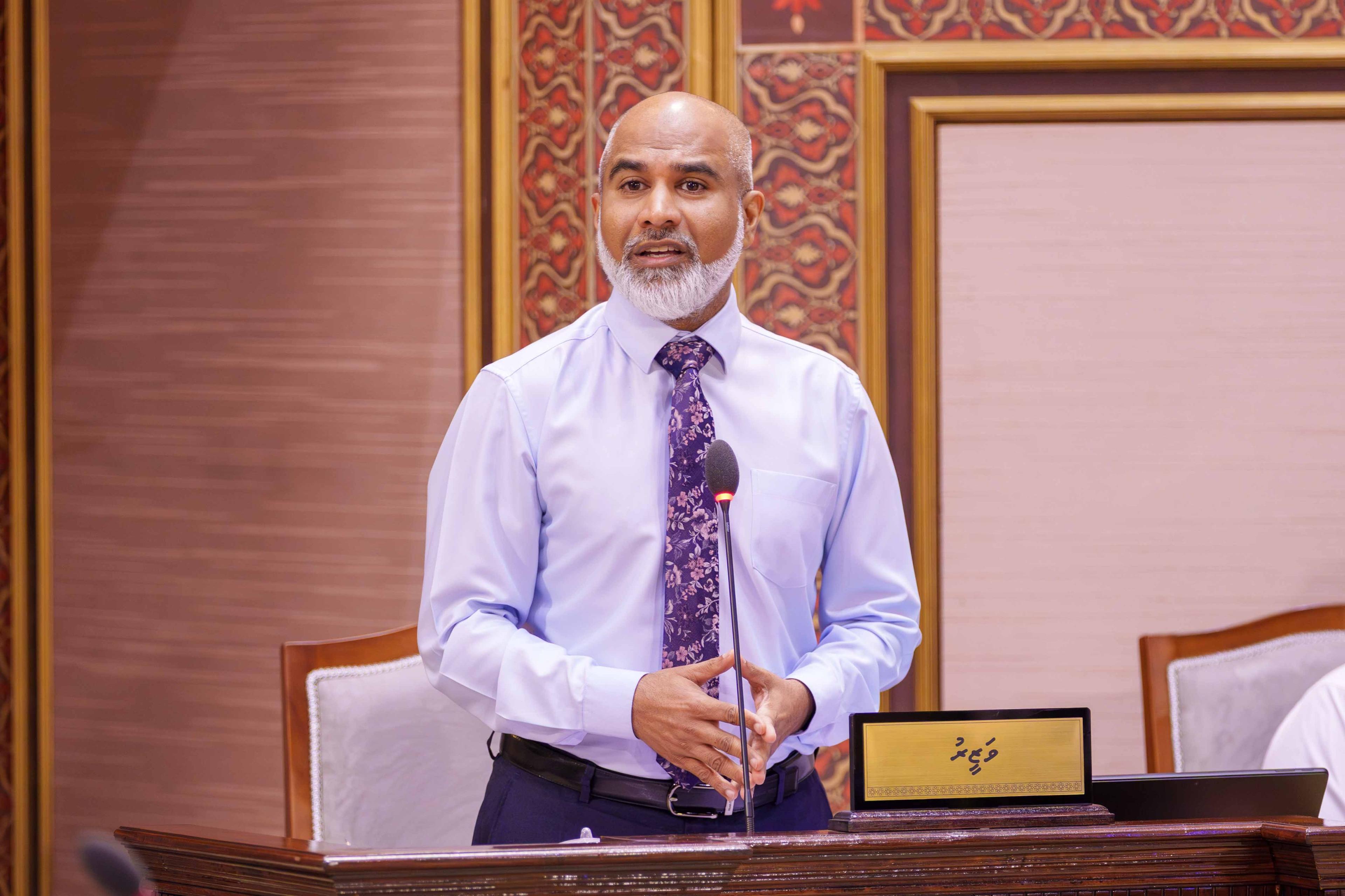 ސްކޫލަށް ނުދާ ކުދިންނަށް އަޅައިނުލާ ދޫކޮށް ނުލާނެ، ފިޔަވަޅު އަޅާނެ: ޝަފީއު
