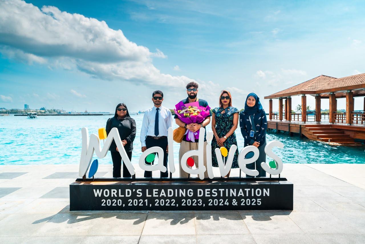 އިންޑިއާ ފަތުރުވެރިންގެ މެދުގައި ރާއްޖެ ޕްރޮމޯޓްކުރަން މިފަހަރު ރާއްޖެއައީ ބާދުޝާ 