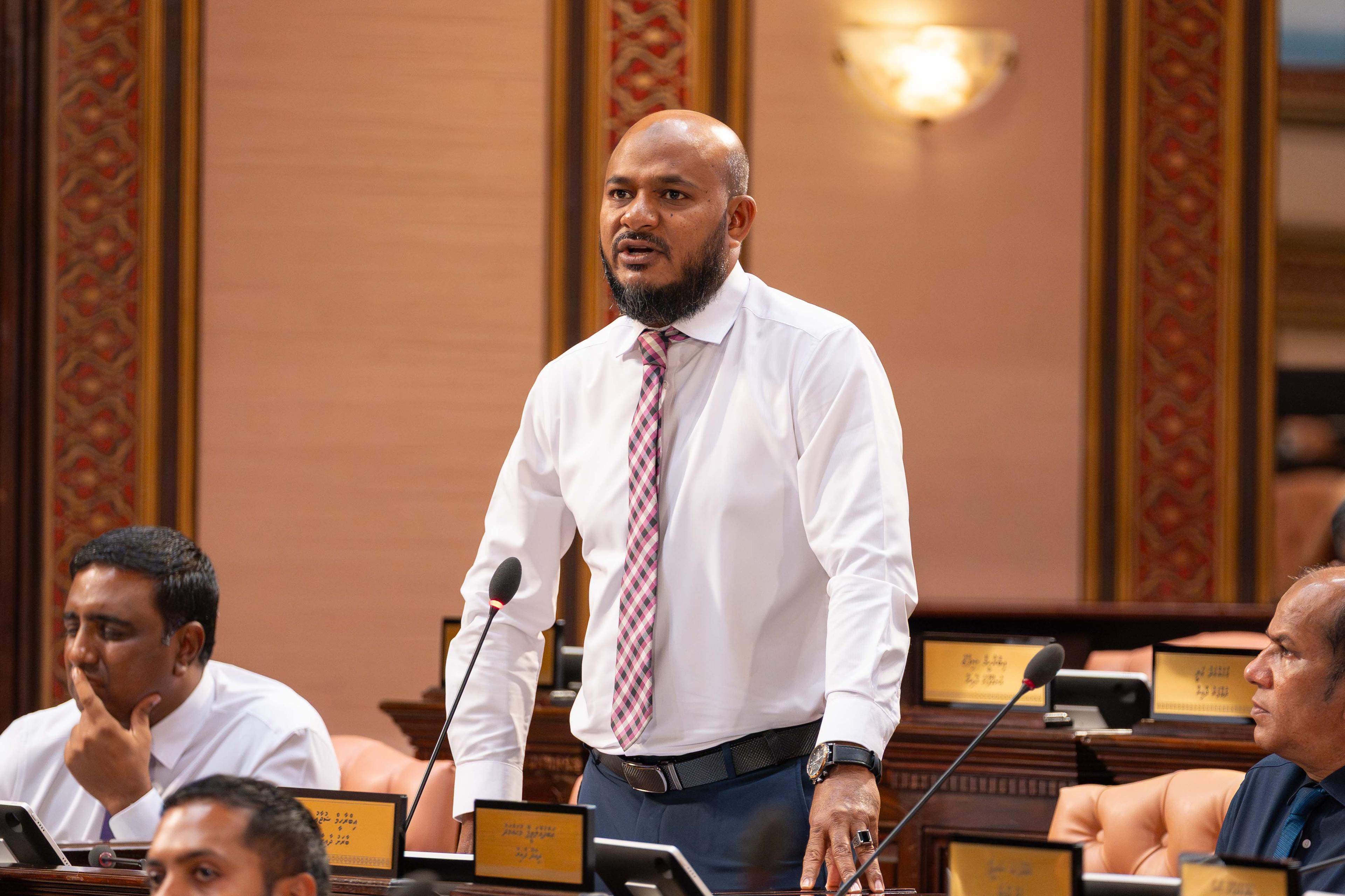 ބޭރުގެ އިންވެސްޓަރުންނަށް ދާއިމީ ވިސާ ދިނުމަކީ އިގްތިސާދު ފުޅާކުރުމަށް މުހިންމުކަމެއް: ޝުޖާއު