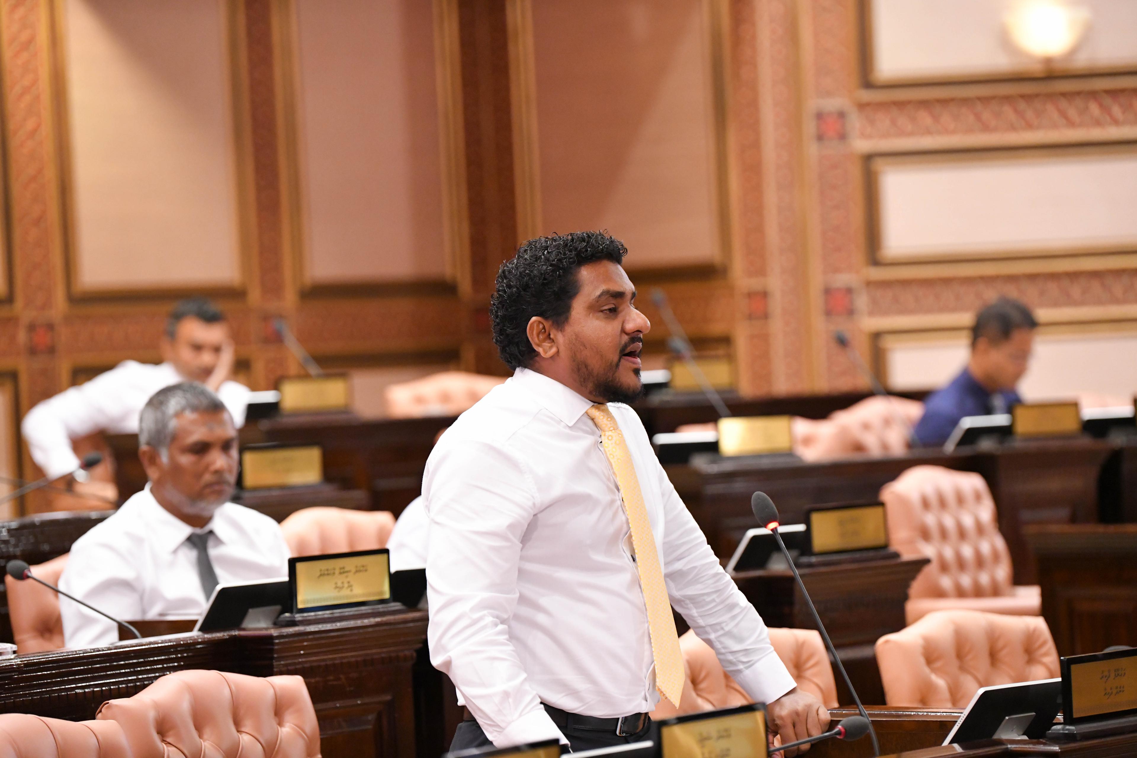  މި ވަގުތަށް މުހިންމީ ރައްޔިތުންގެ ހިޔާލު ހޯދުމުގެ ބިލަކަށް މަސައްކަތް ކުރުމެއް ނޫން: މައުރޫފް