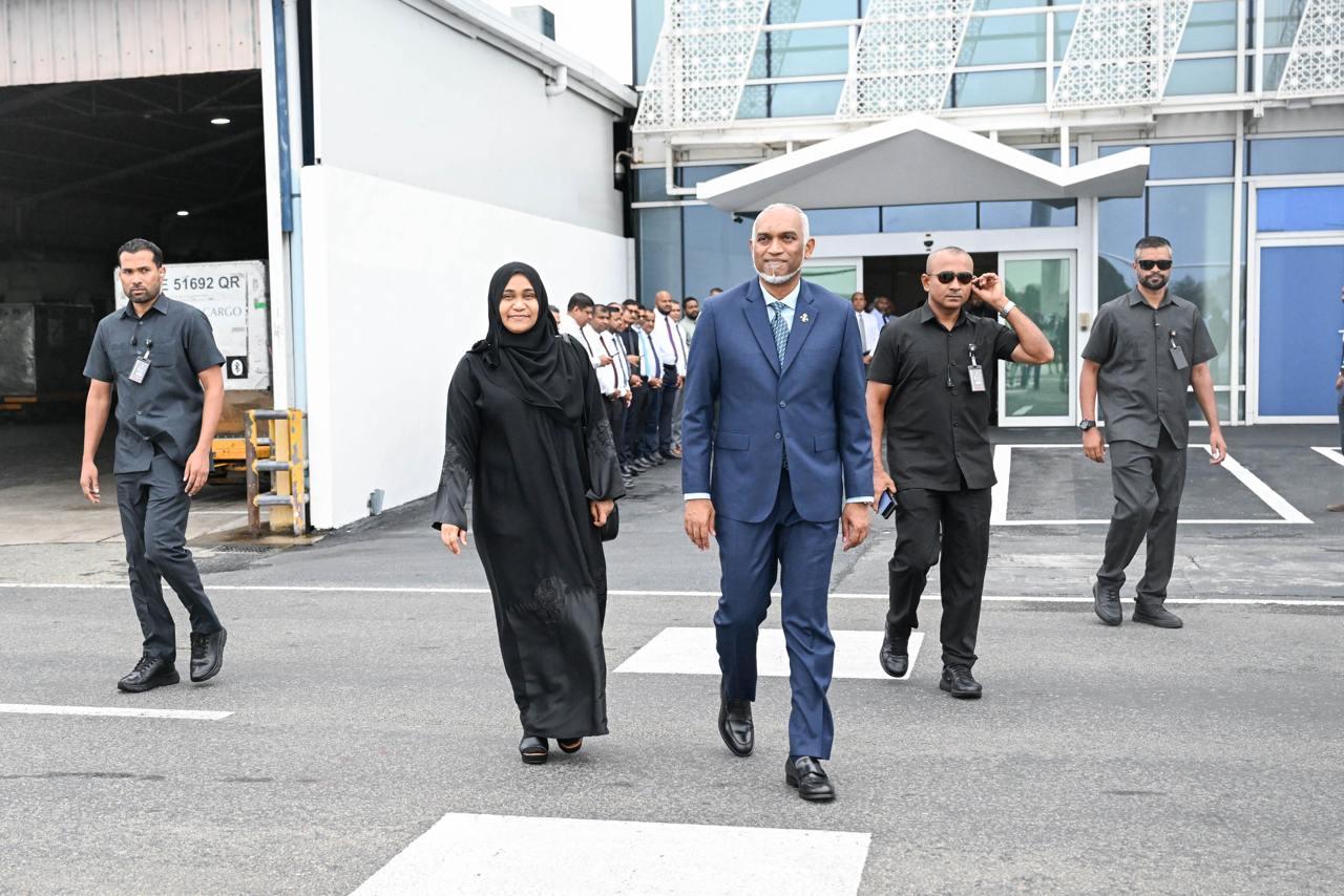 ރައީސްގެ ދެކަނބަލުން ހައްޖަށް ފުރާ ވަޑައިގެންފި 