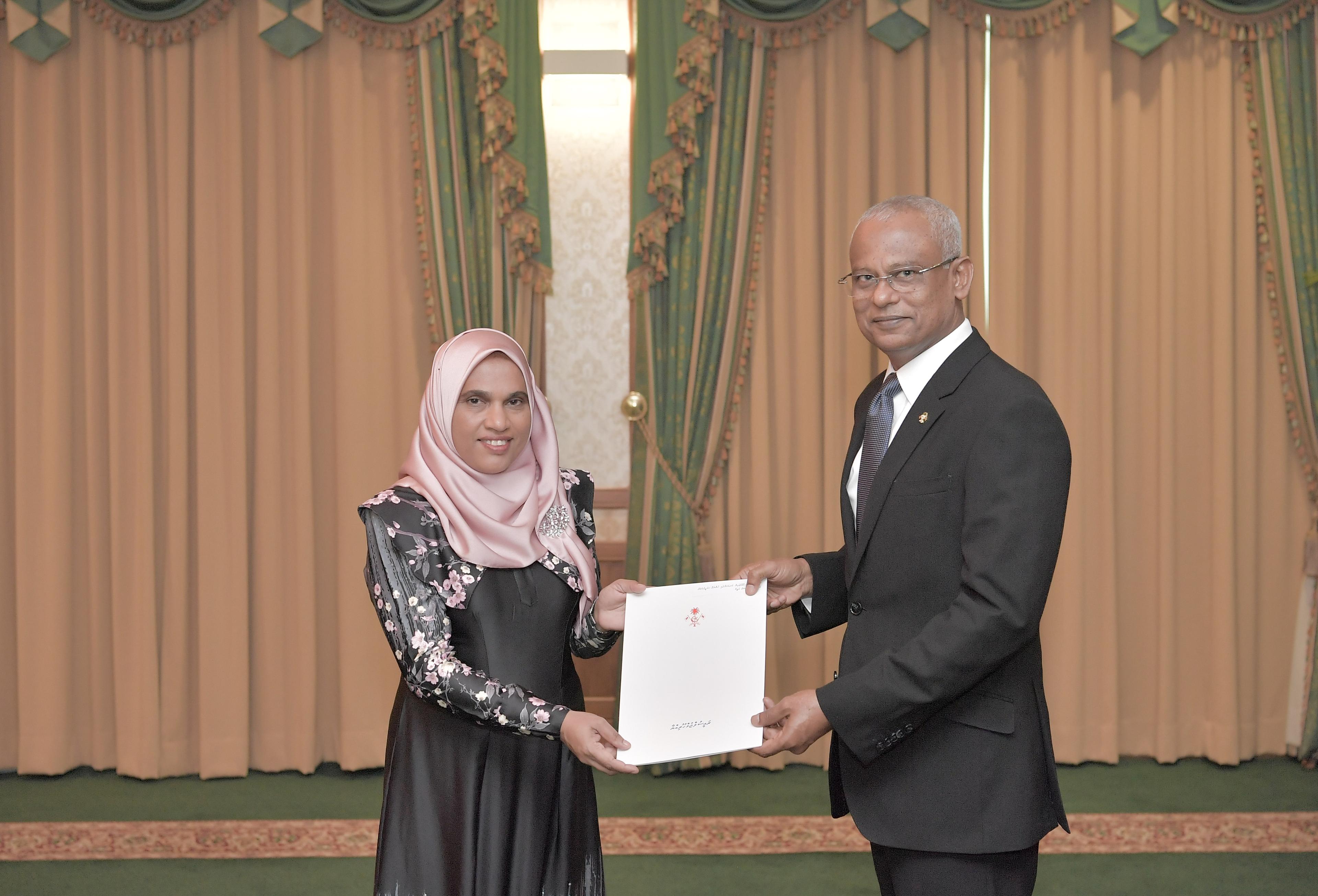 އިންޑިއާއަށް ކަނޑައަޅާ އާ ސަފީރަކަށް އަޒީމާގެ ނަން މަޖިލީހަށް