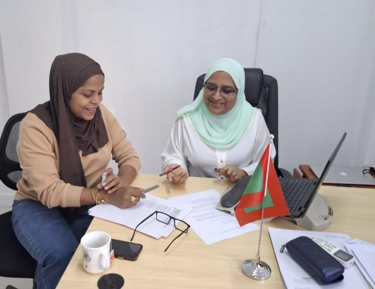 ފްރާންސްގެ އާއިލާއަށް ދިޔާނާ އާއި އާޒިމާ ގާނޫނީ ގޮތުން އެހީވަނީ