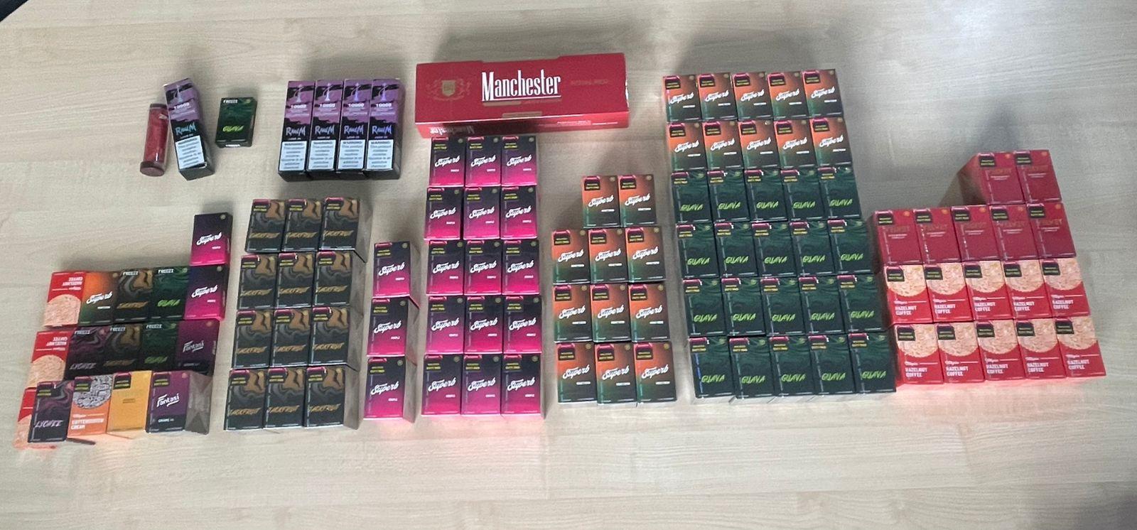 ދެ ގެއެއް ބަލައި 400 އަށް ވުރެ ގިނަ ވޭޕް އަތުލައިގައިނެފި