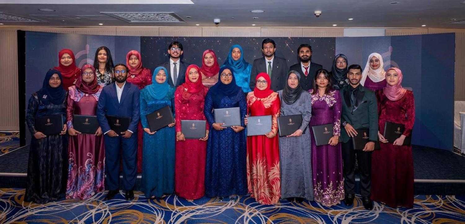 އޭޑީކޭގެ ފުރަތަމަ މެޑިކަލް އިންޓާންޝިޕް ޕްރޮގްރާމް ކާމިޔާބުކަމާއެކު ނިންމާލައިފި