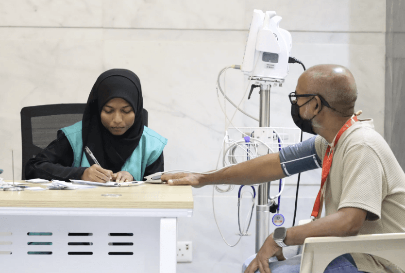 ހައްޖު ކޯޕަރޭޝަނާއެކު އުމްރާއަށް ދާ ބޭފުޅުންނަށް އެންމެ ކައިރި މަރުކަޒަކުން ހިލޭ ވެކްސިން ޖެހޭނެ