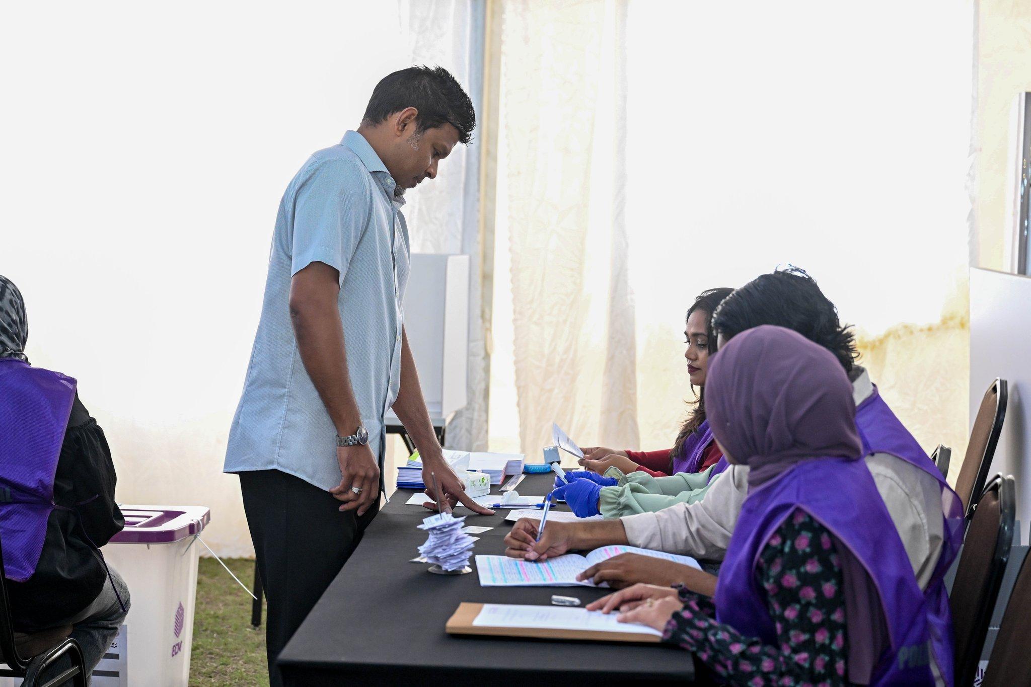 ނައިބު ރައީސް ވޯޓު ލައްވައިފި