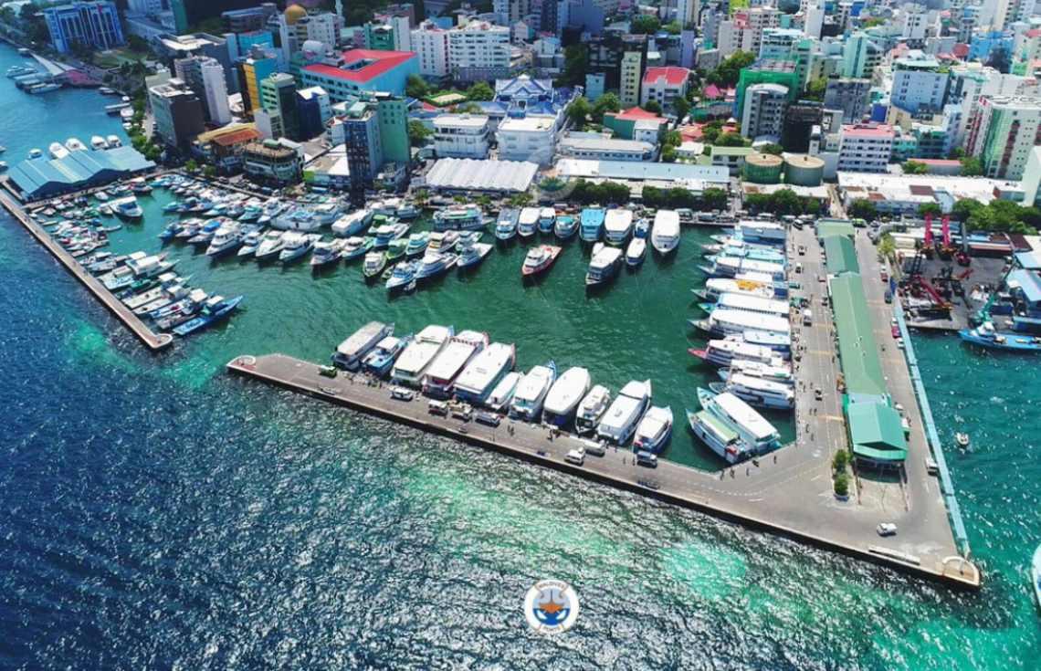 ނޯތު ހާބަރުގައި އޮތް ބޯޓަކުން ހަބަރު ހުސްވެފައި ތިބި ފަޅުވެރިންތަކެއް