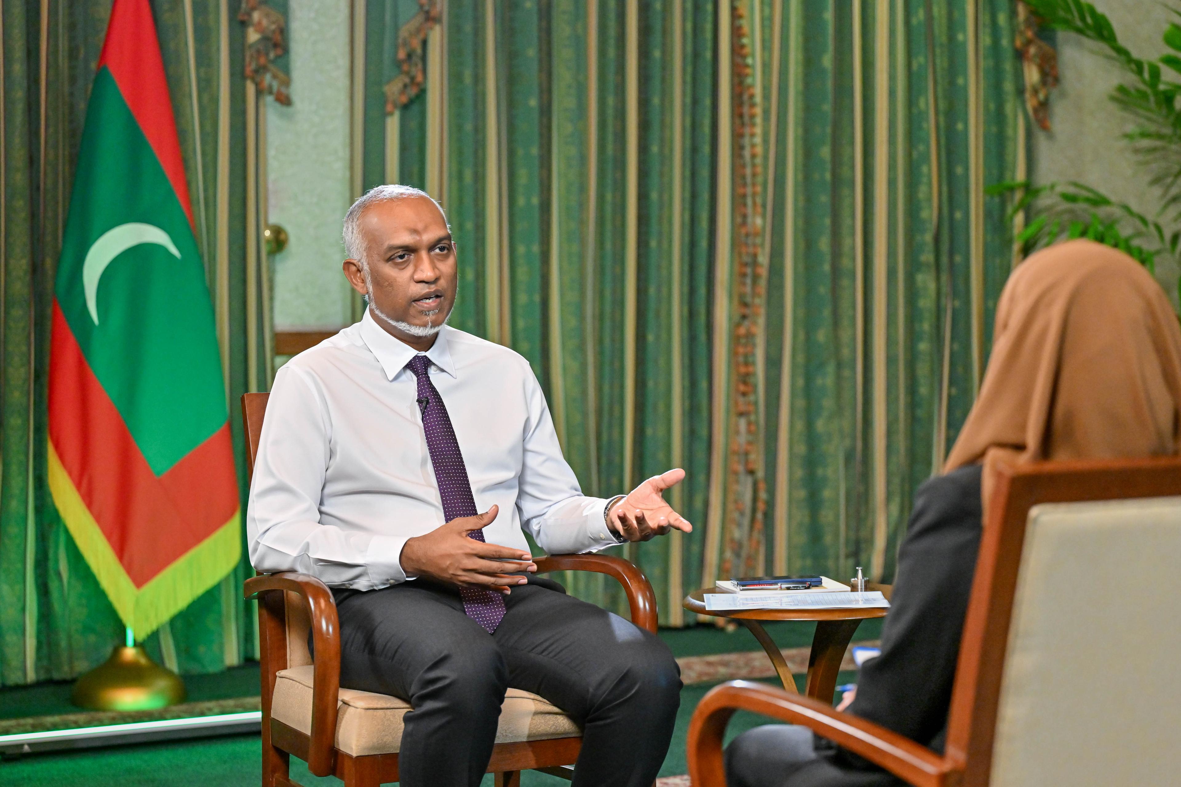 ކެބިނެޓަށް ގެނައި ބަދަލުގެ ހެޔޮ ނަތީޖާ ފެނޭ، ސިޔާސީ މުވައްޒަފުން ވެސް މަދު ކުރާނަން: ރައީސް