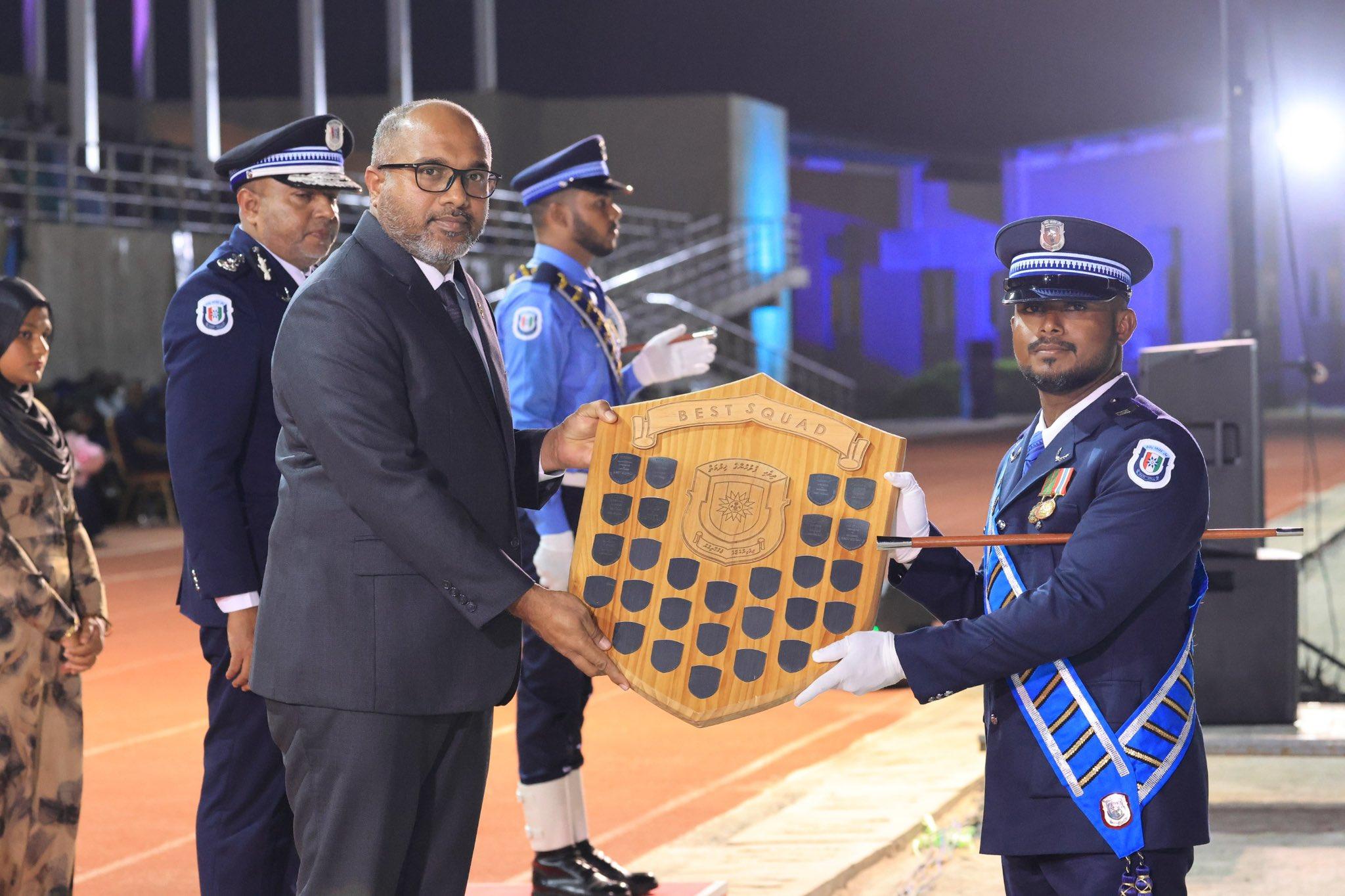 ފުލުހުންގެ އެންމެ ބޮޑު ހަތިޔާރަކީ ބެޓަނާއި ޕެޕަރ ސްޕްރޭއެއް ނޫން، ނަޒާހަތްތެރިކަމާއި ހިތްތިރިކަން: އިހްސާން