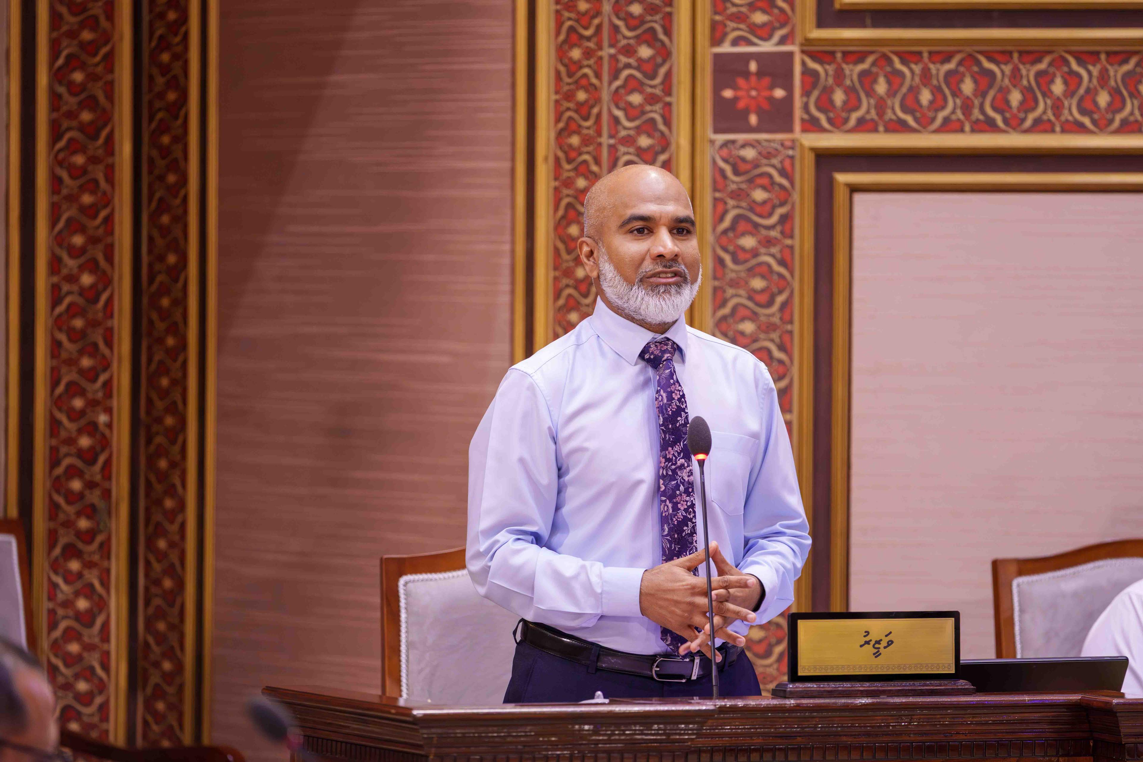 މީގެ ކުރިން ސްކޫލެއްގައި އޭސީ ހަރުކޮށްފިނަމަ ޕްރިންސިޕަލަށް އަދަބު ލިބޭ: މިނިސްޓަރު