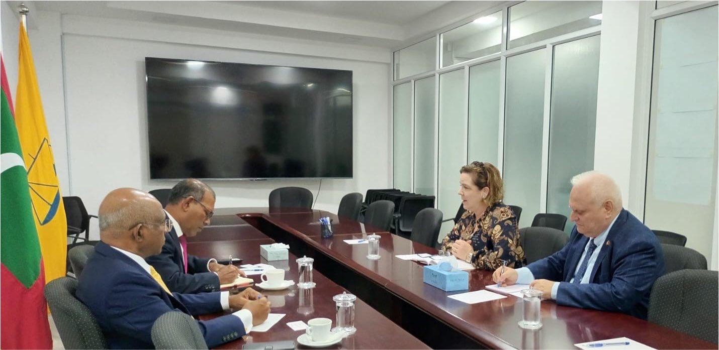 ނަޝީދާއި ޝާހިދު ކެނެޑާގެ ސަފީރާ ބައްދަލުކުރައްވައިފި
